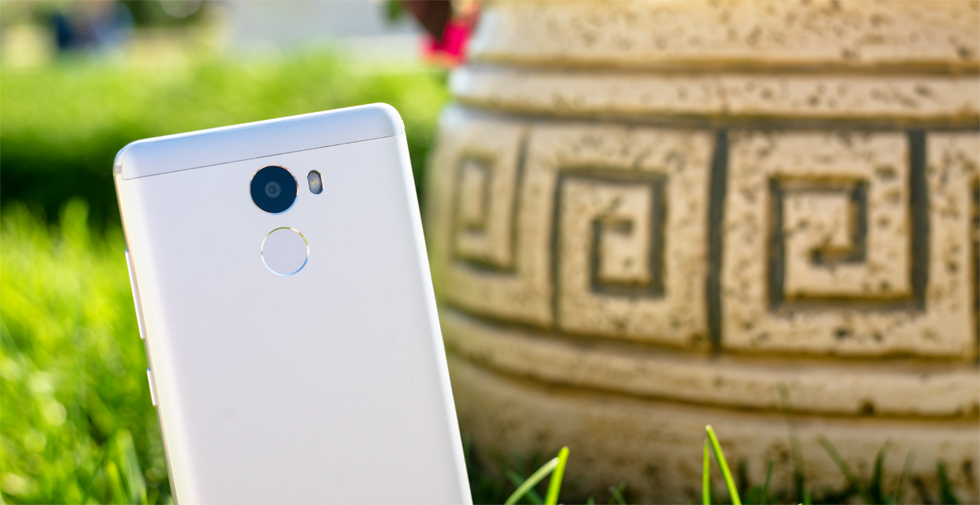 Смартфон Xiaomi Redmi 4 получил типичные камеры на 13 и 5 МП.