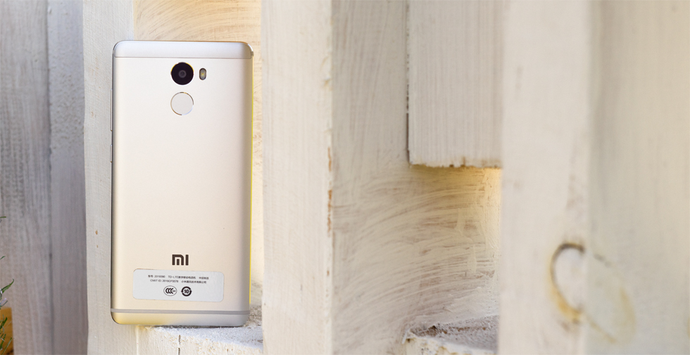 Xiaomi Redmi 4, вид сзади.