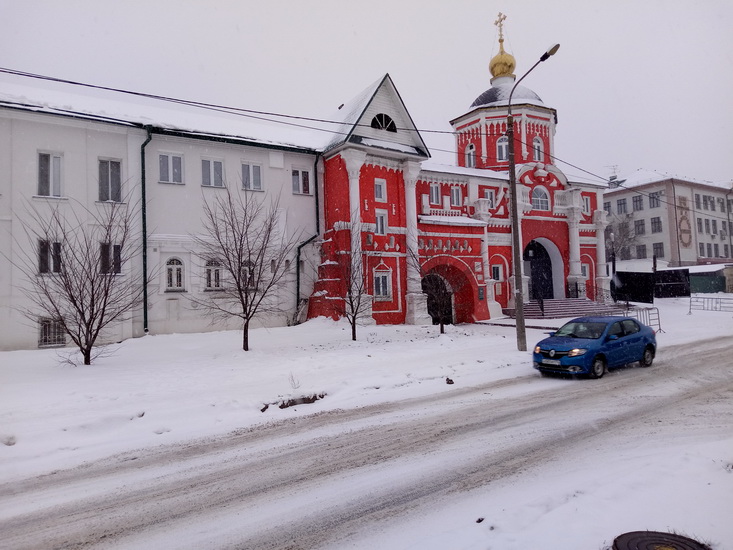 Церковь, снятая на камеру Huawei Honor 6C Pro.